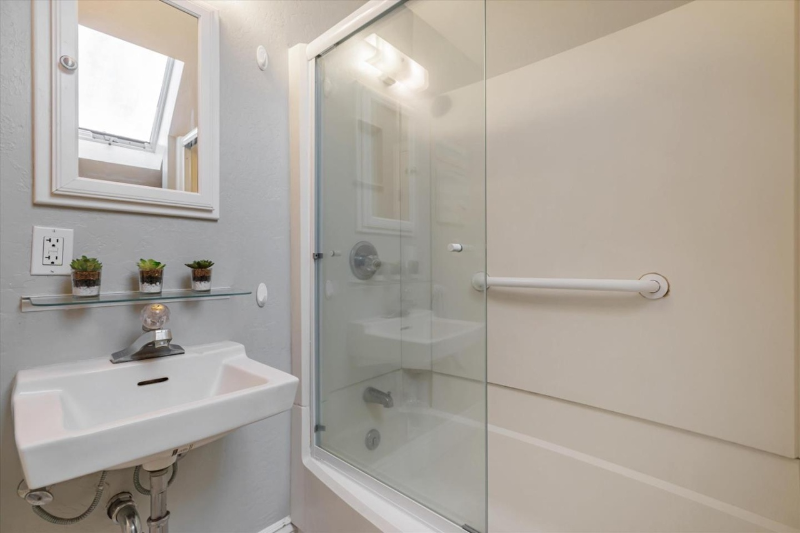 1555 Lincoln Ave - Photo 4 of 19