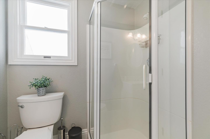 1555 Lincoln Ave - Photo 7 of 19