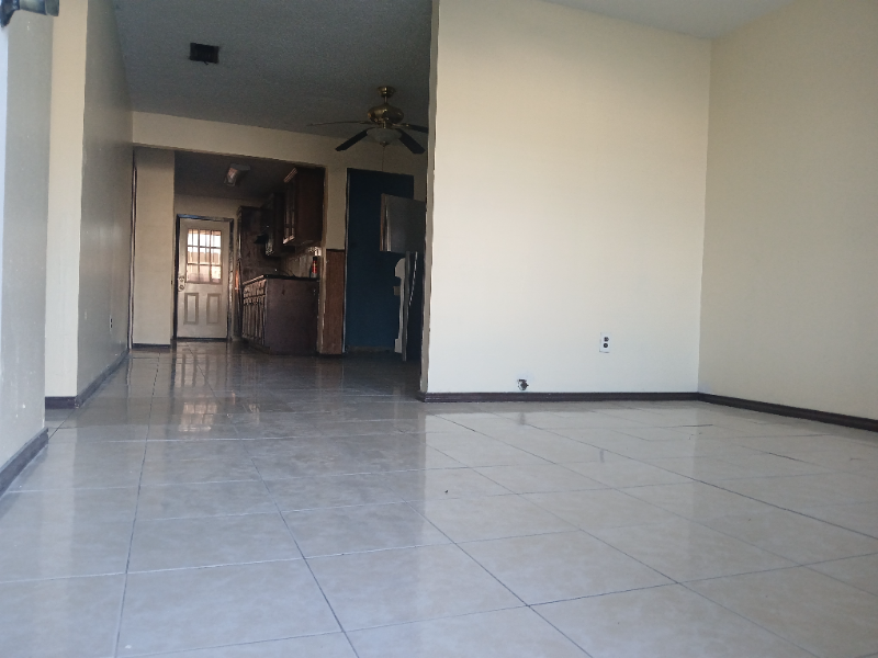 2623 Dahlgreen Ave - Photo 4 of 18