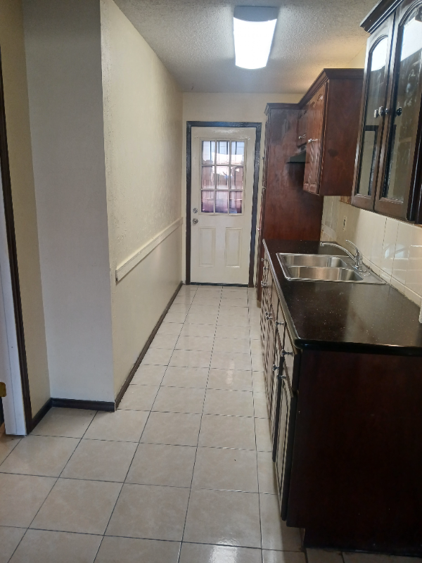 2623 Dahlgreen Ave - Photo 6 of 18