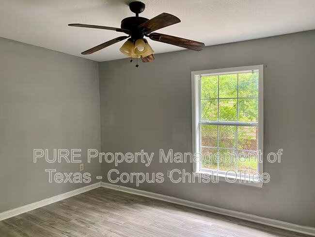 913 W Point Rd #1 - Photo 3 of 7