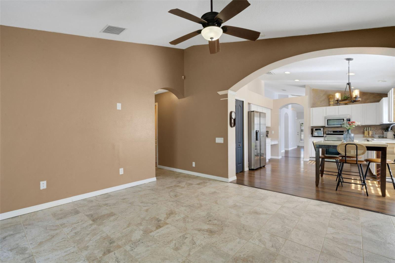 11567 Misty Isle Ln - Photo 5 of 20