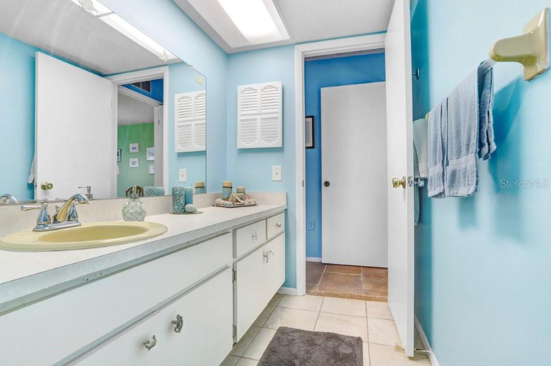 16038 Tree Line Dr - Photo 5 of 18