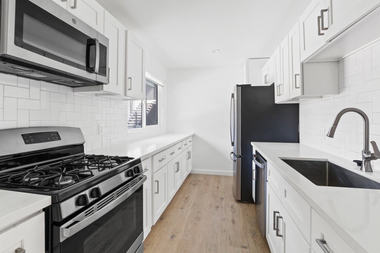 10795 Woodbine - Photo 3 of 14