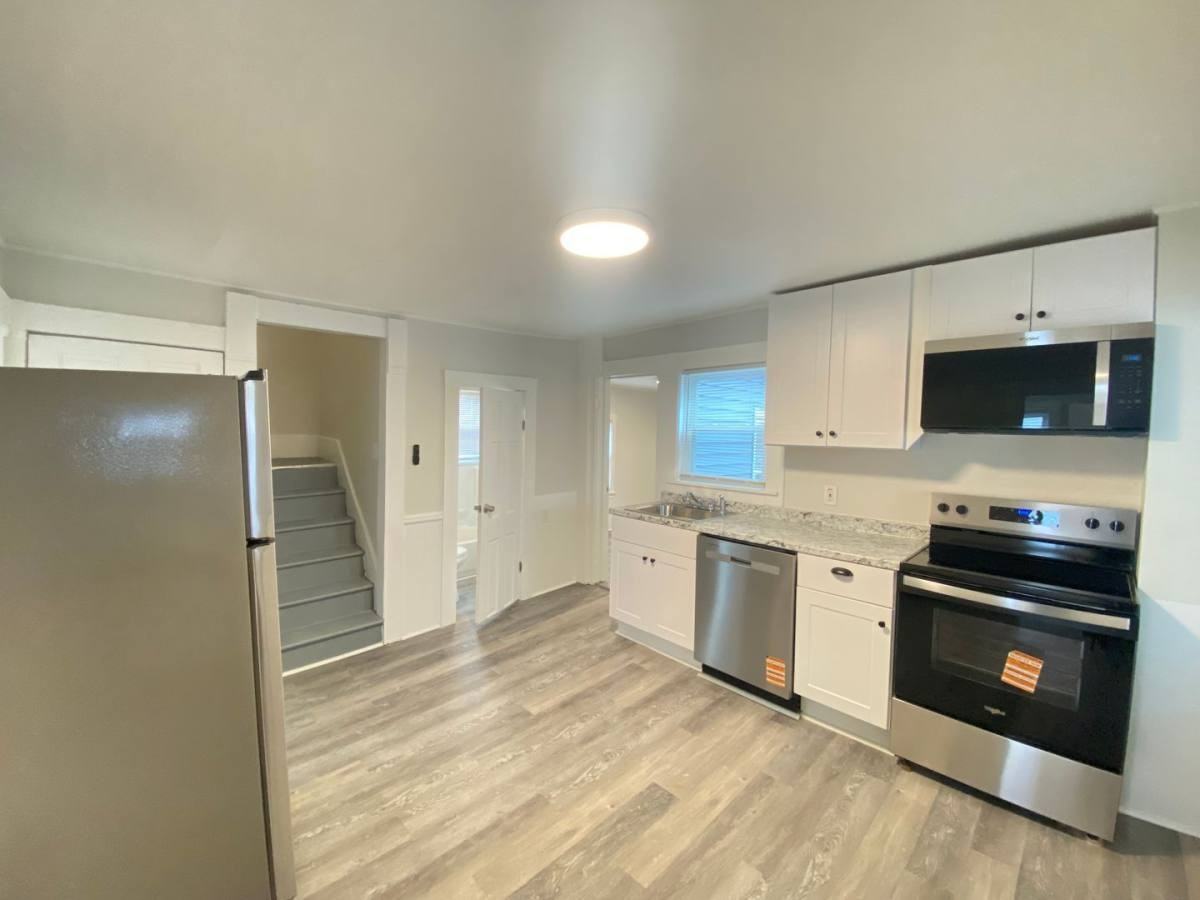 8 Parkinson Ct - Photo 4 of 10