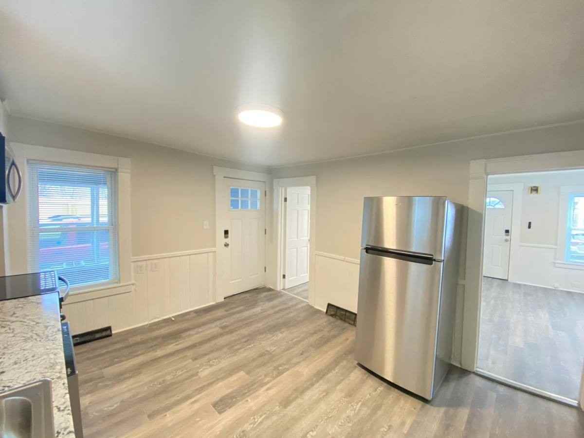 8 Parkinson Ct - Photo 5 of 10