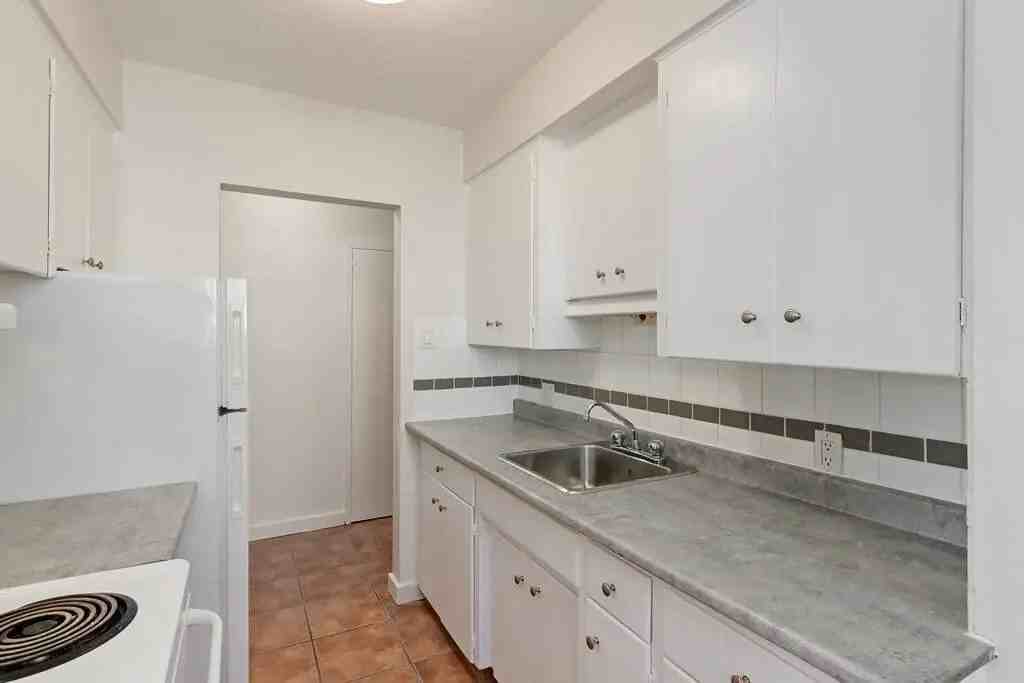 Dorchester Apartments - Photo 6 of 13