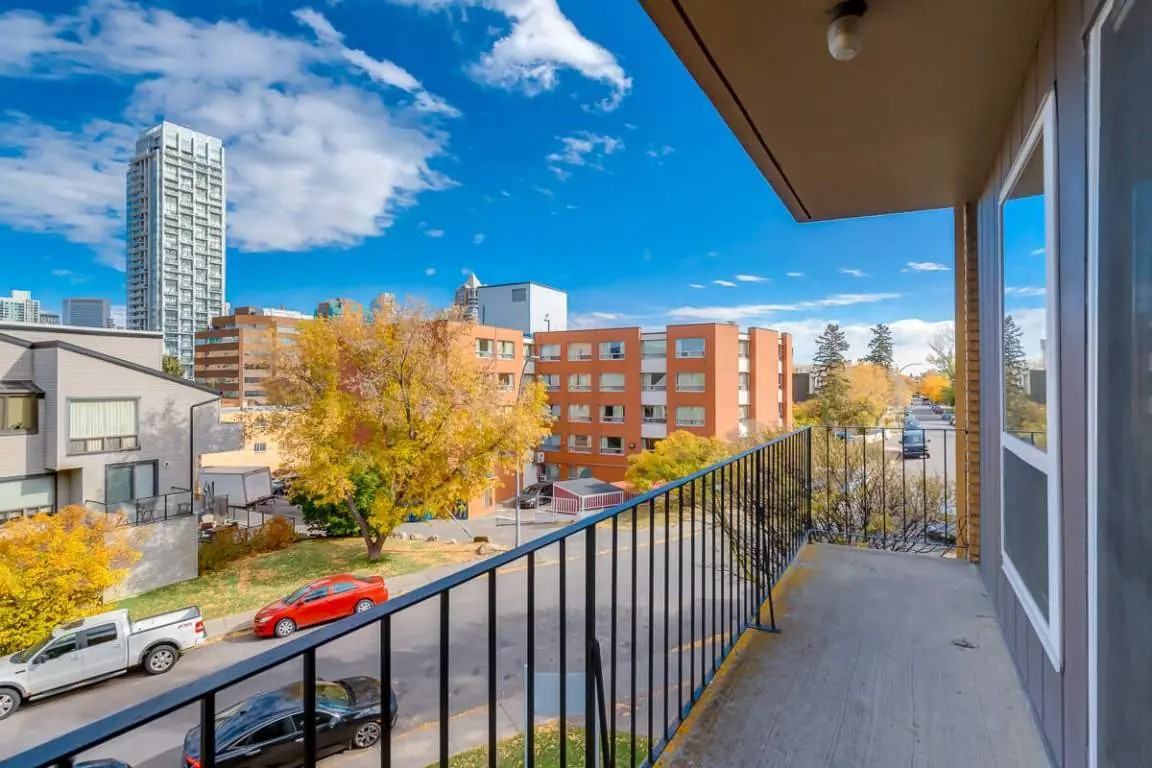 Cameron Manor - Photo 7 of 12