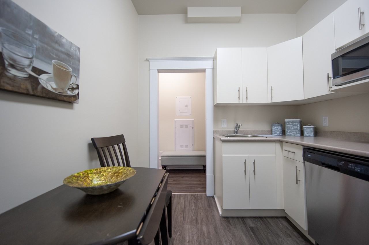 377 Brandon Avenue - Photo 4 of 20