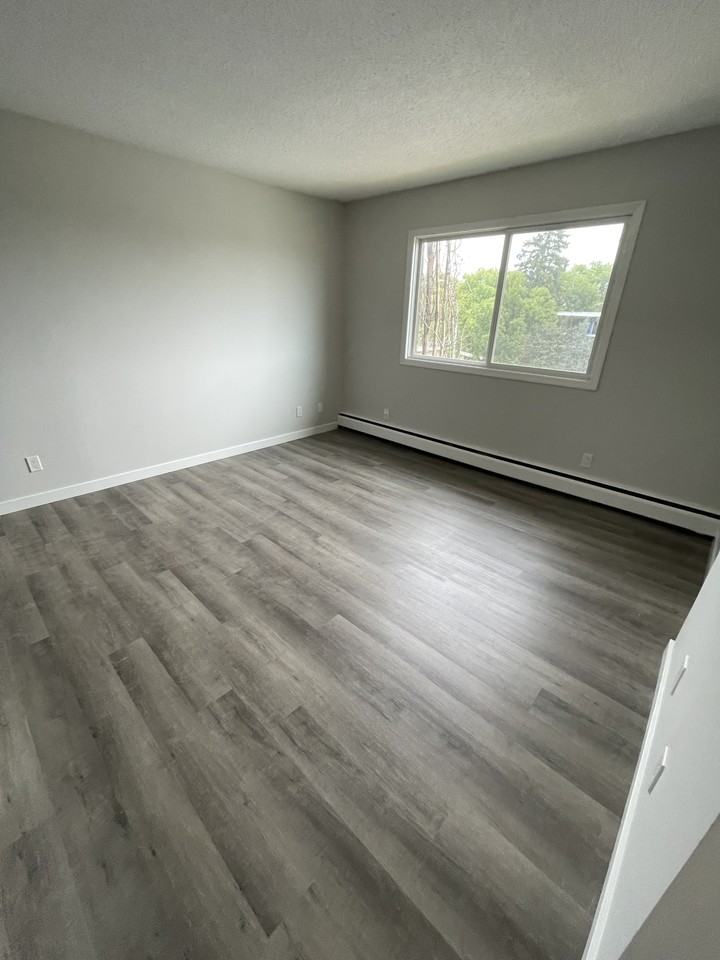 Poplar Pointe - Photo 4 of 10