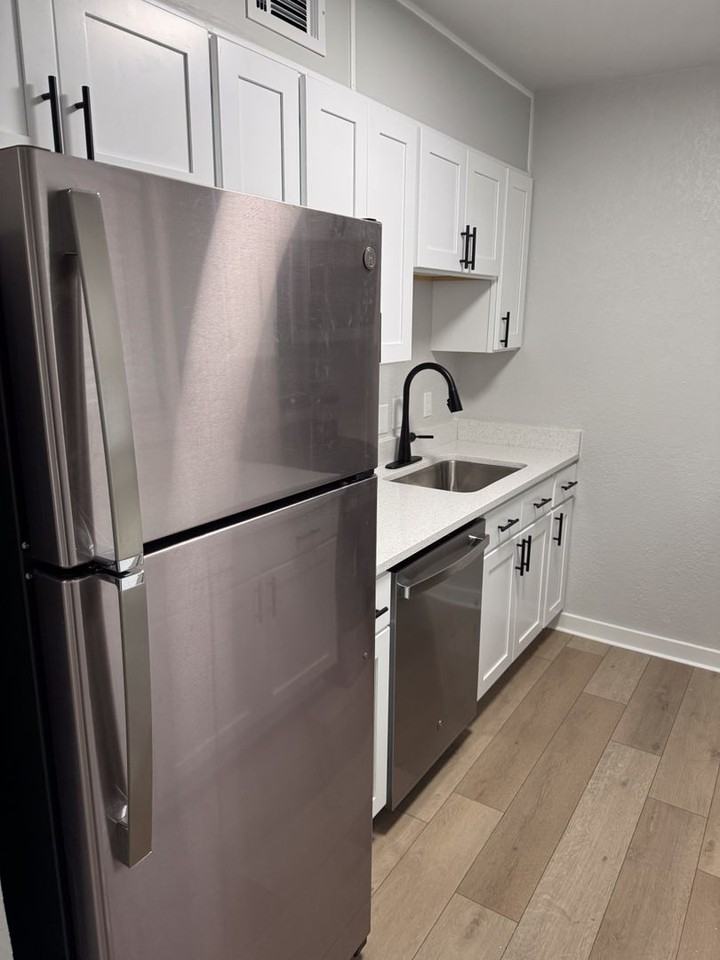 Aden Park Apartments - Photo 3 of 28