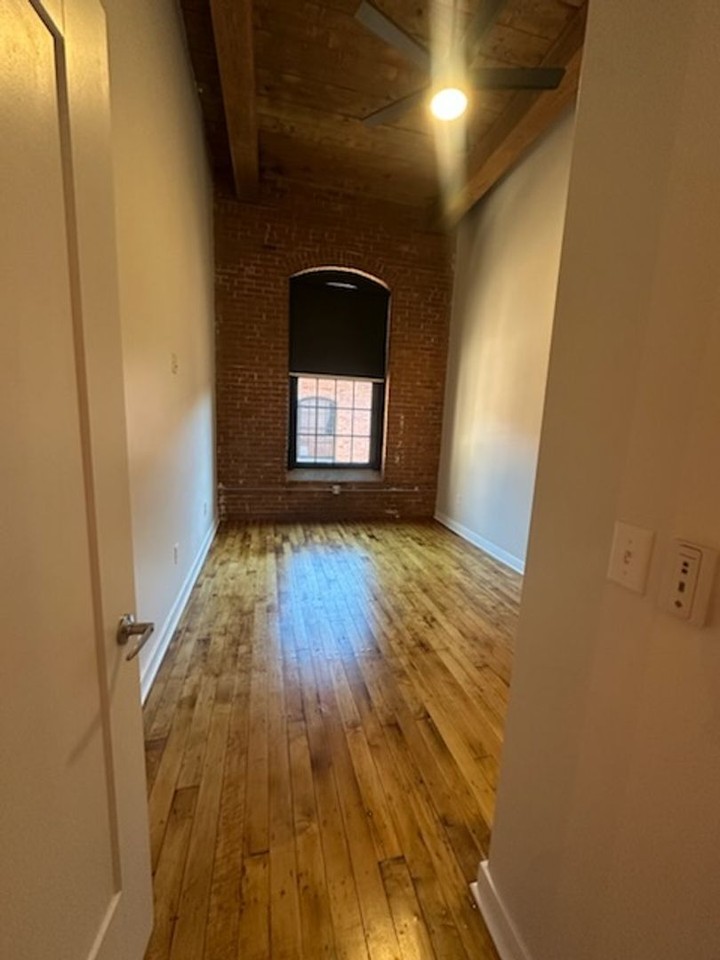 725 Branch Ave - Photo 5 of 30