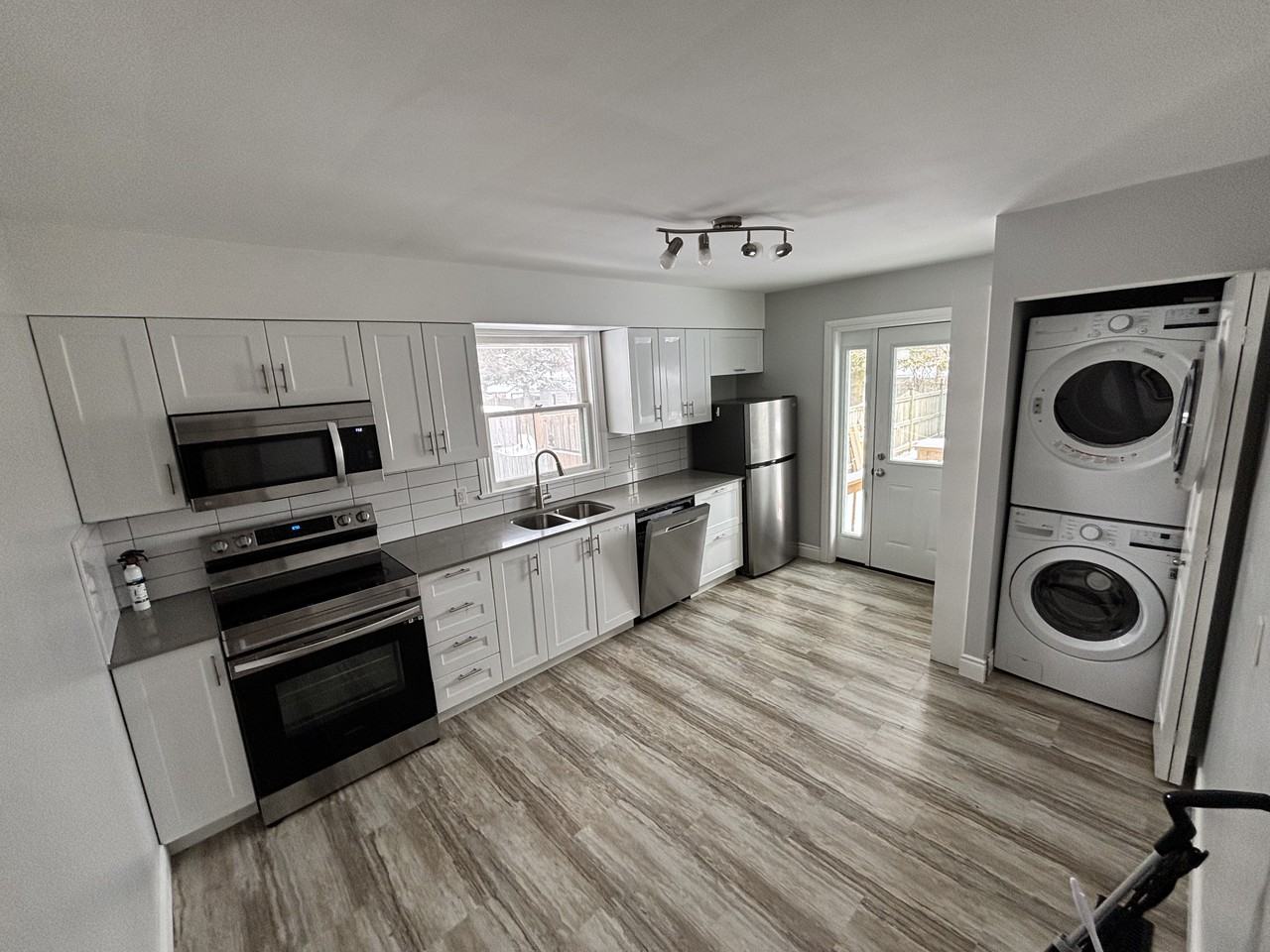 140 Byron Avenue - Photo 3 of 10