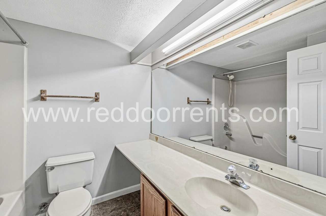 8029 Cardinal Cove Dr - Photo 4 of 32