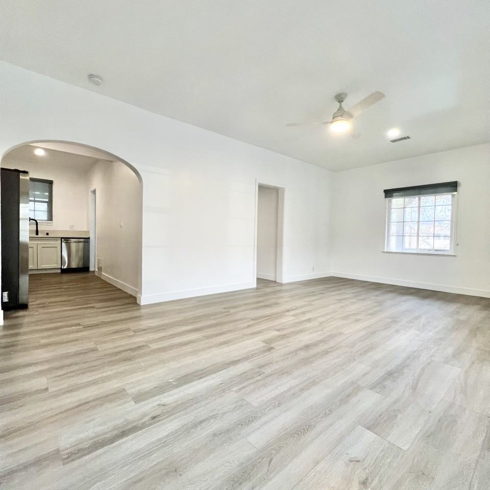 1524 N Sycamore St #4 - Photo 7 of 26