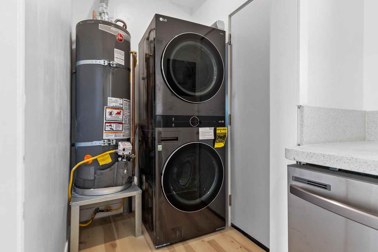 1524 N Sycamore St #4 - Photo 4 of 26