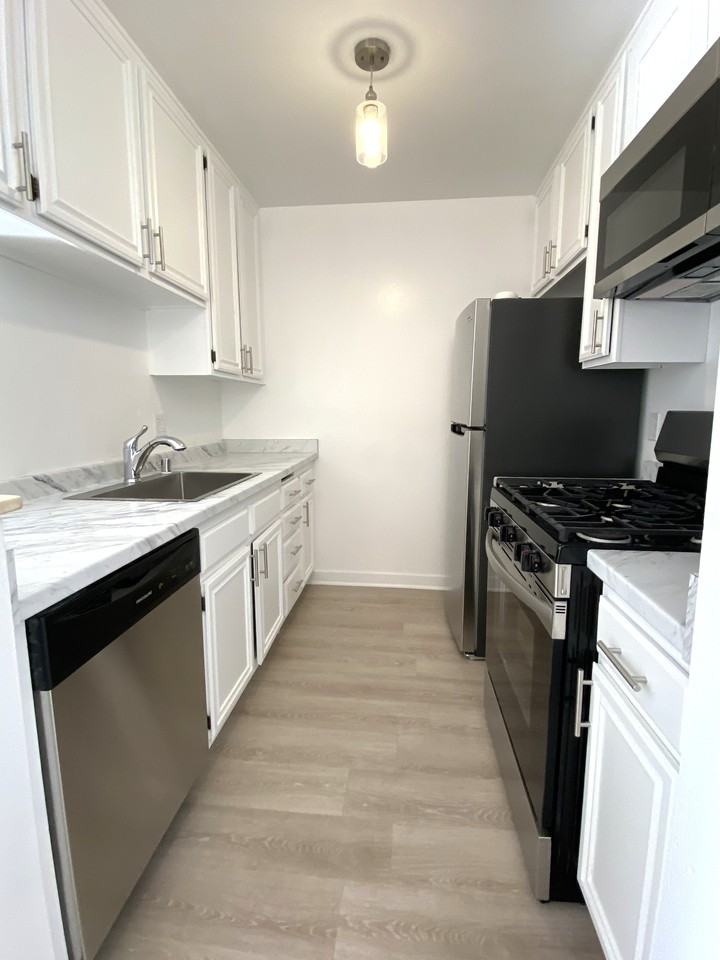 465 Oak St #308 - Photo 2 of 7