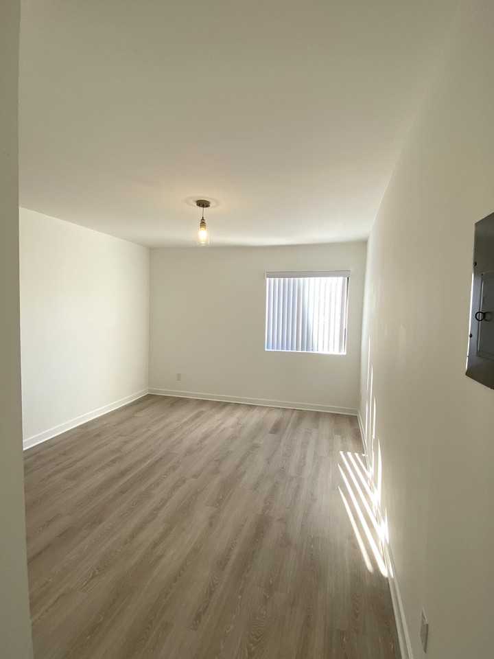 465 Oak St #308 - Photo 6 of 7