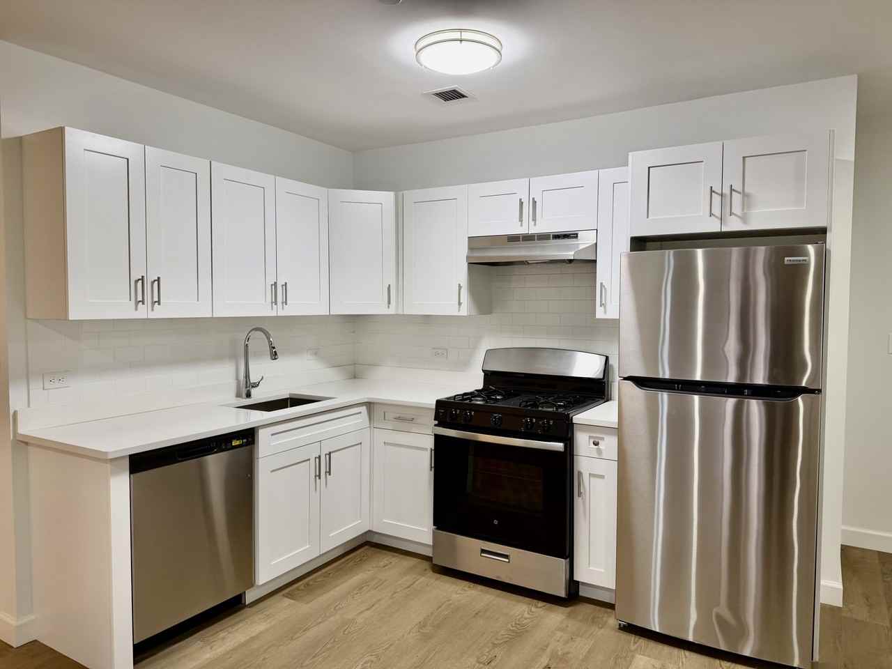 224 Gramatan Ave #4K - Photo 2 of 7