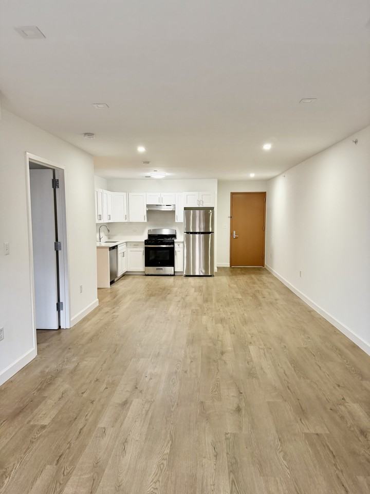 224 Gramatan Ave #4K - Photo 3 of 7