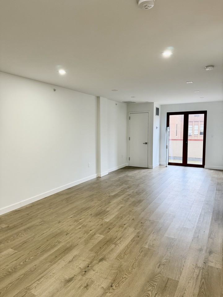 224 Gramatan Ave #4K - Photo 4 of 7