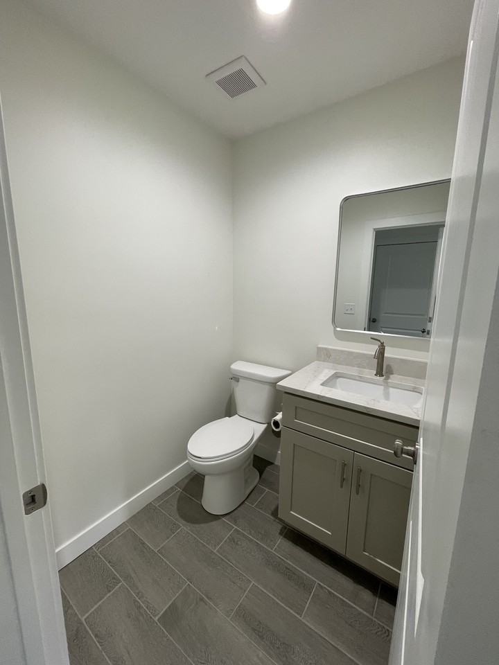 5330 N Gaines St #405 - Photo 4 of 8