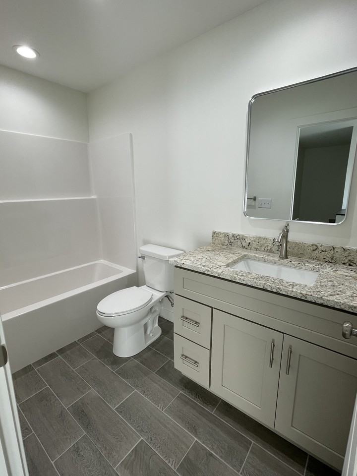 5330 N Gaines St #405 - Photo 5 of 8