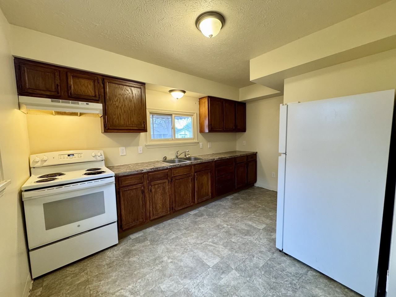 1062 Merton Ave #NA - Photo 6 of 9