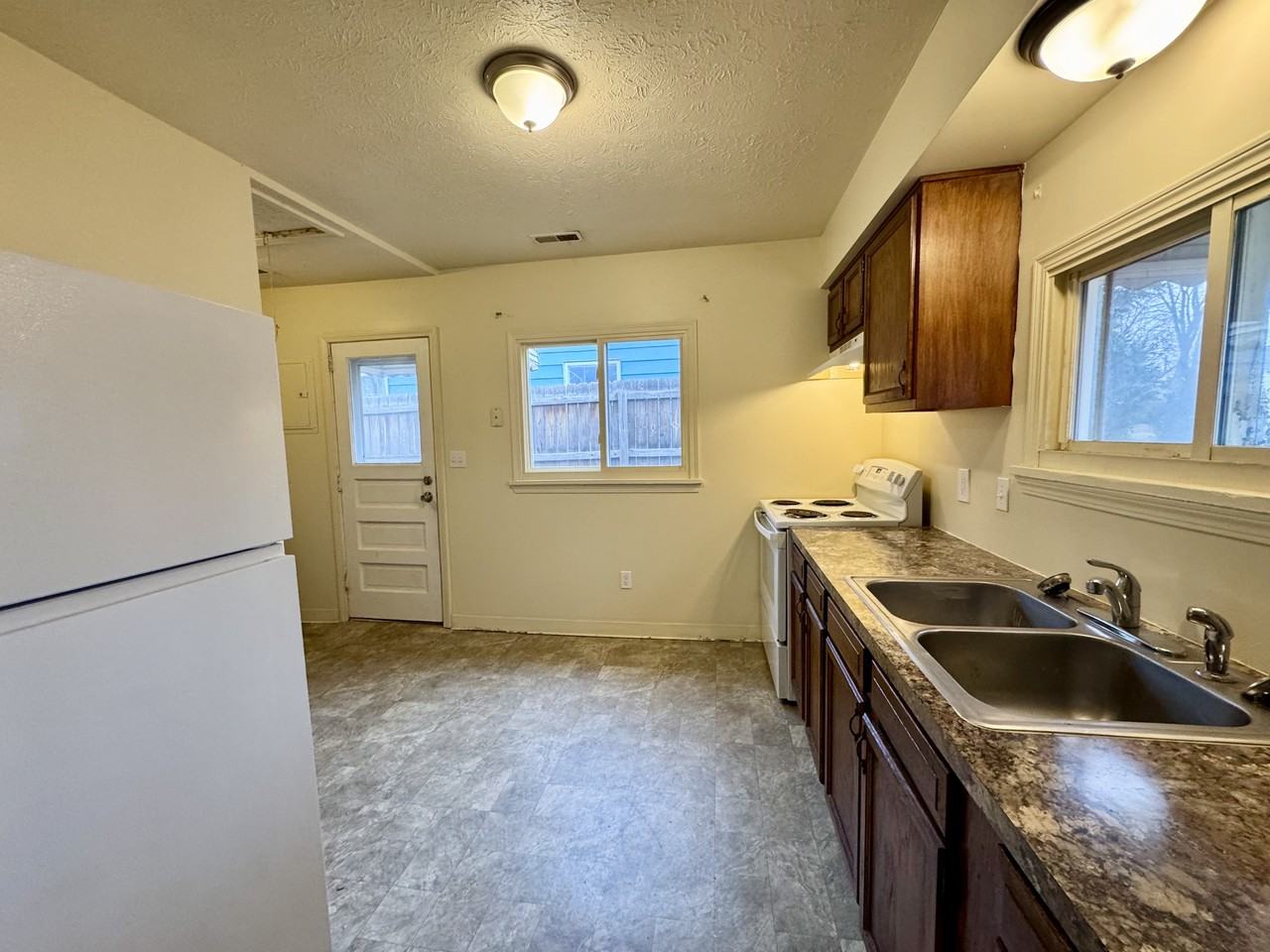 1062 Merton Ave #NA - Photo 7 of 9