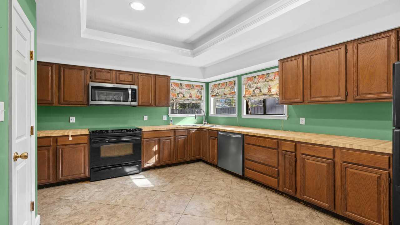 904 Dogwood Ct #NA - Photo 3 of 27