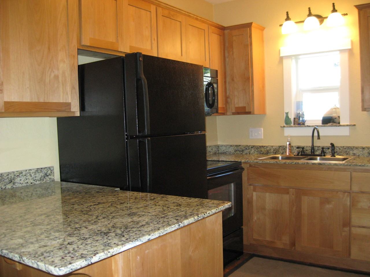 215 Vancouver Ave #NA - Photo 5 of 13