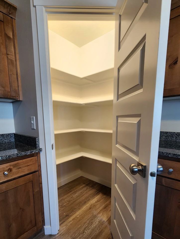 320 N Woodruff Ave #320 - Photo 3 of 27