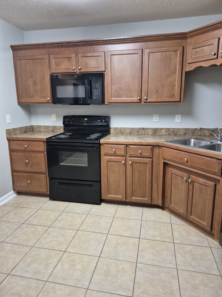 217 Gard St #B - Photo 2 of 12