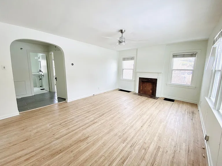 1205 S Washington Ave #B - Photo 2 of 8