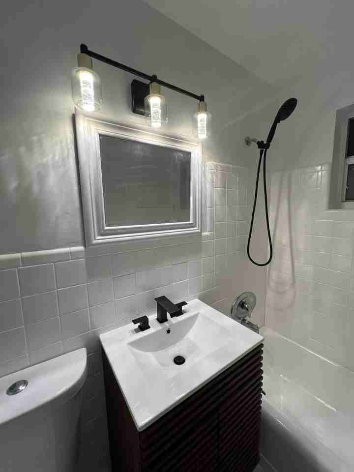 1721 Ne 8th St #NA - Photo 3 of 14