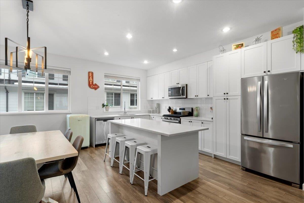 16337 15 Avenue - Photo 2 of 9