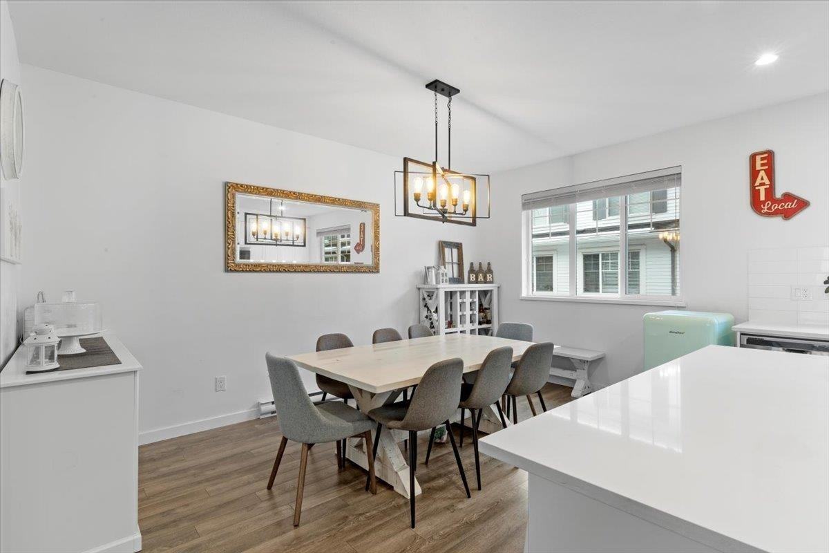 16337 15 Avenue - Photo 3 of 9