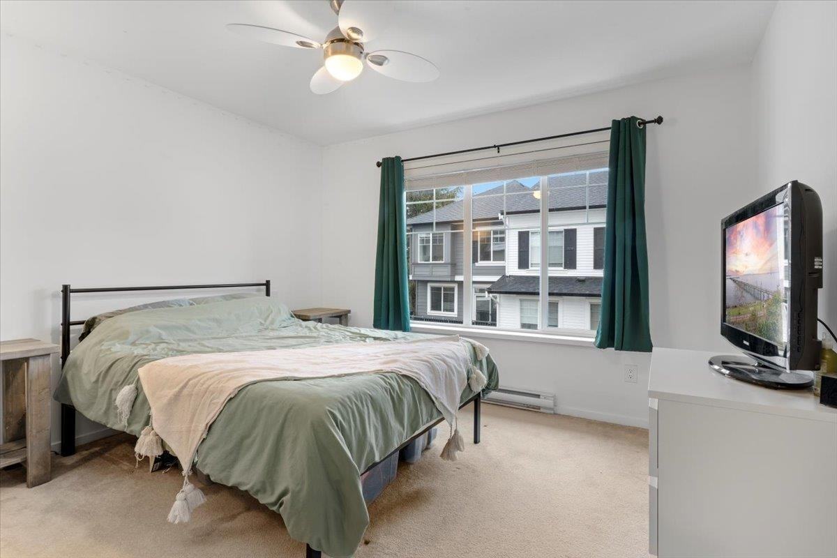 16337 15 Avenue - Photo 5 of 9