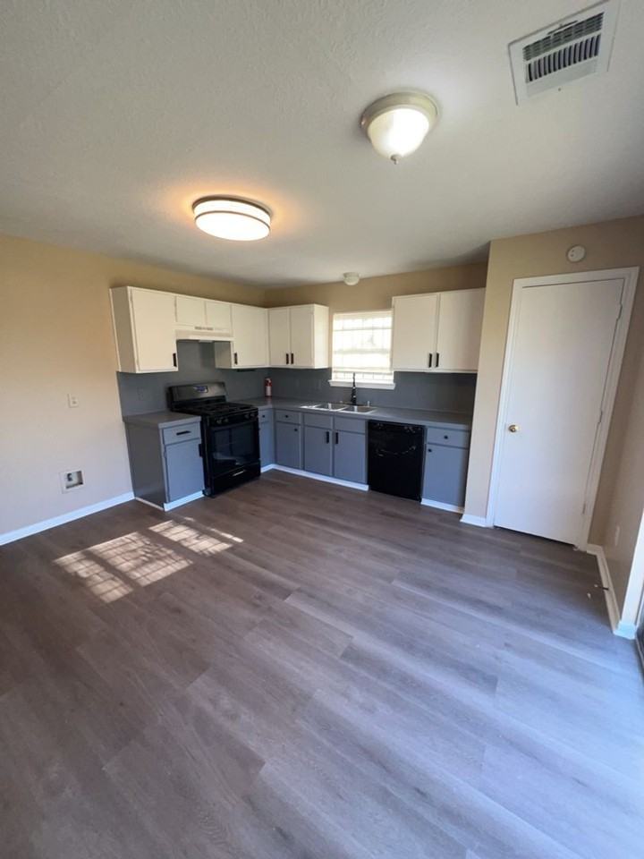 16410 Amy Ridge Rd - Photo 3 of 17