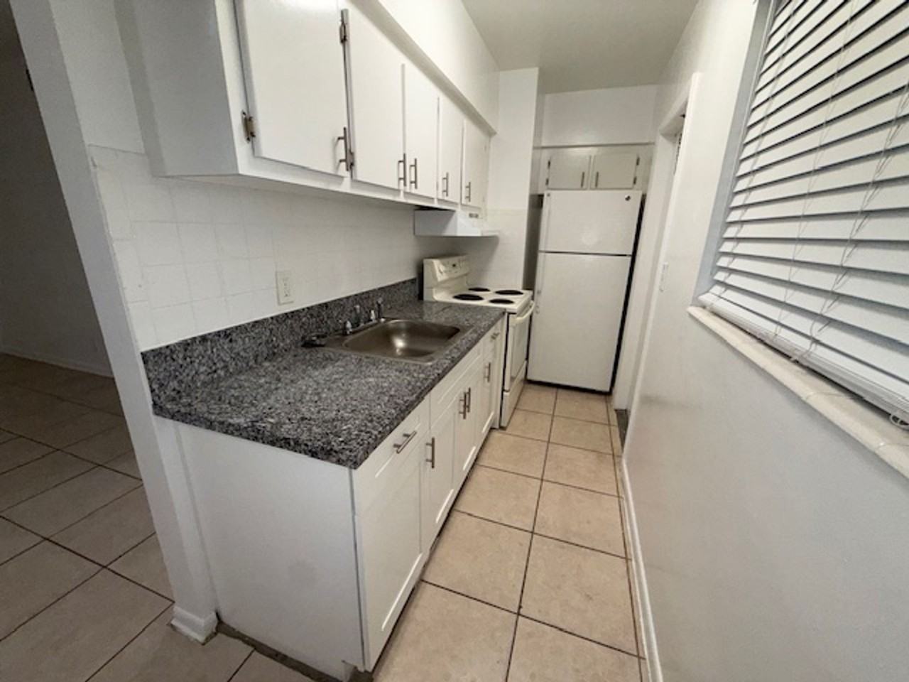 $995 Deposit w/ approved credit on this Great Neighborhood and Location - Photo 4 of 7
