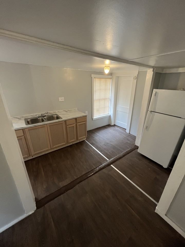 271 E Lambert St #NA - Photo 3 of 14