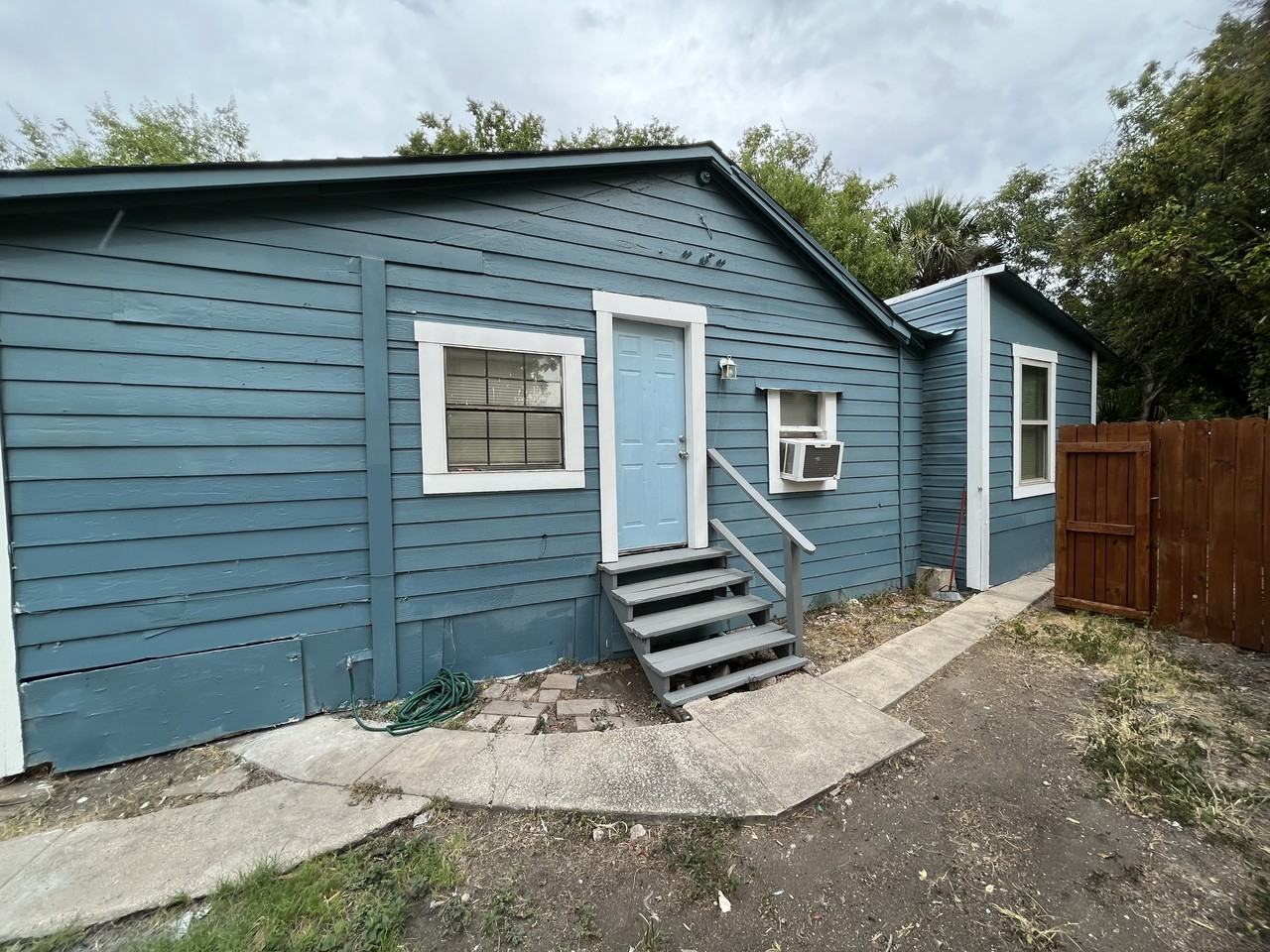 271 E Lambert St #NA - Photo 6 of 14