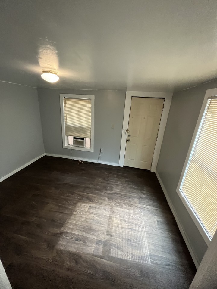 271 E Lambert St #NA - Photo 7 of 14