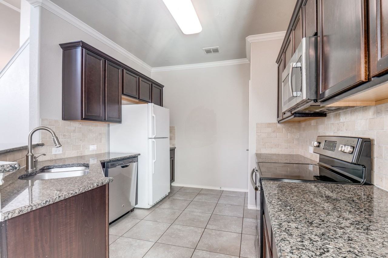 3013 Fluttermill Dr - Photo 4 of 12