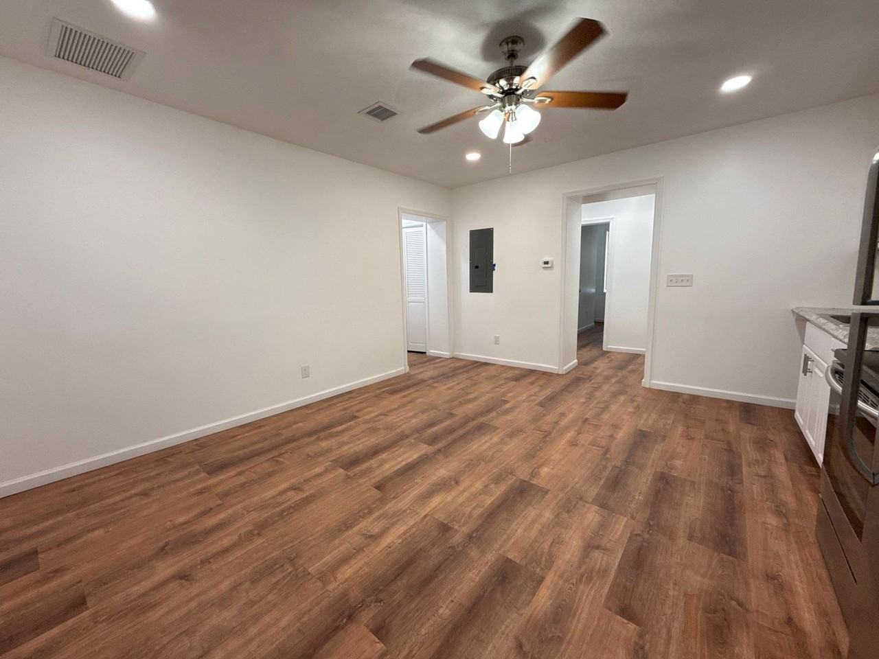 318 N Paca St - Photo 7 of 12