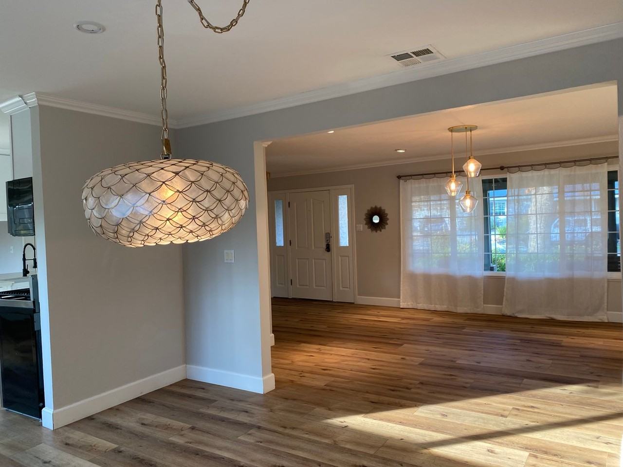 385 Maureen Ln - Photo 2 of 8