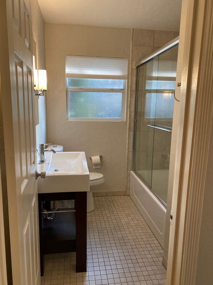 385 Maureen Ln - Photo 4 of 8