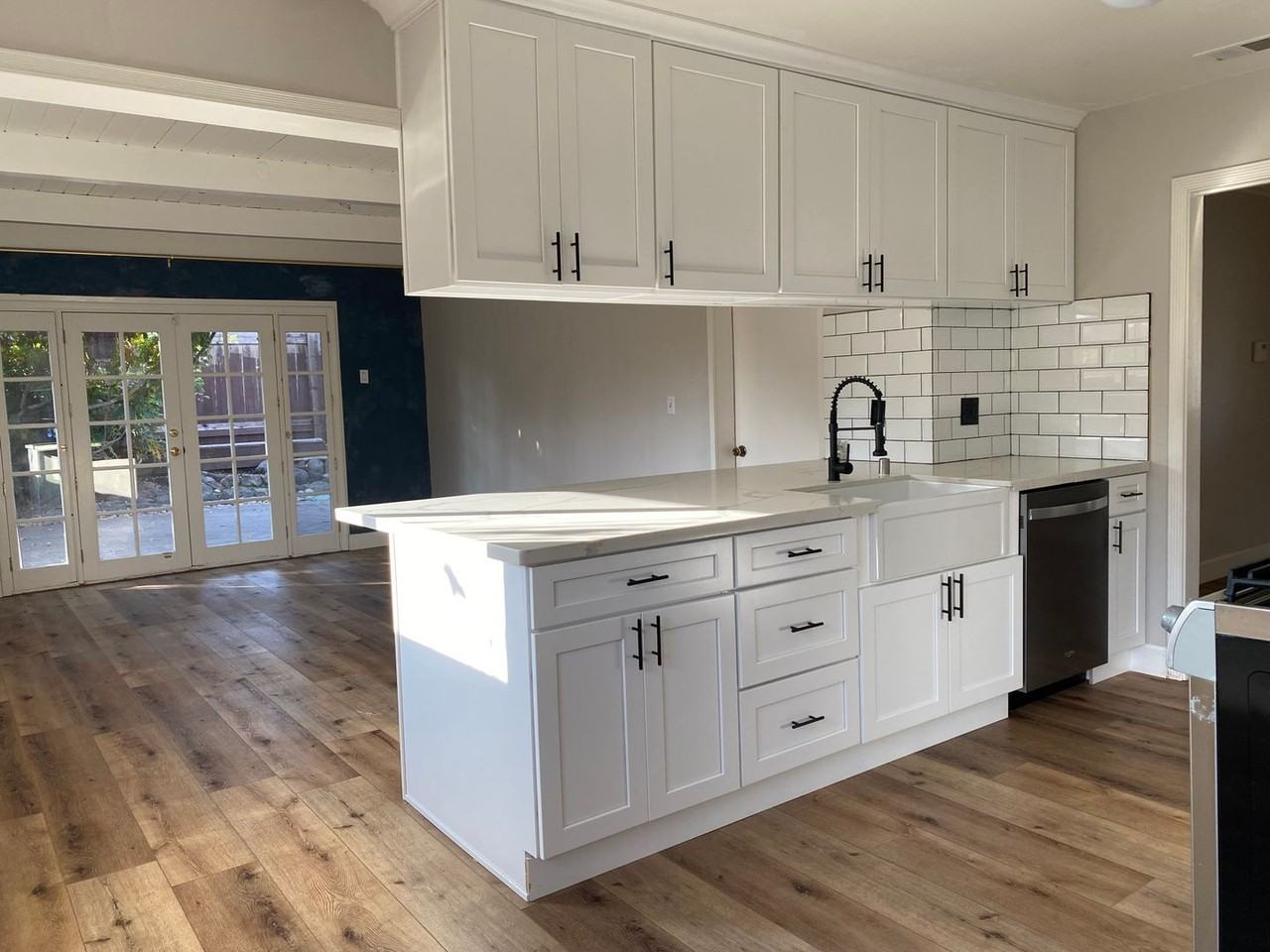 385 Maureen Ln - Photo 5 of 8