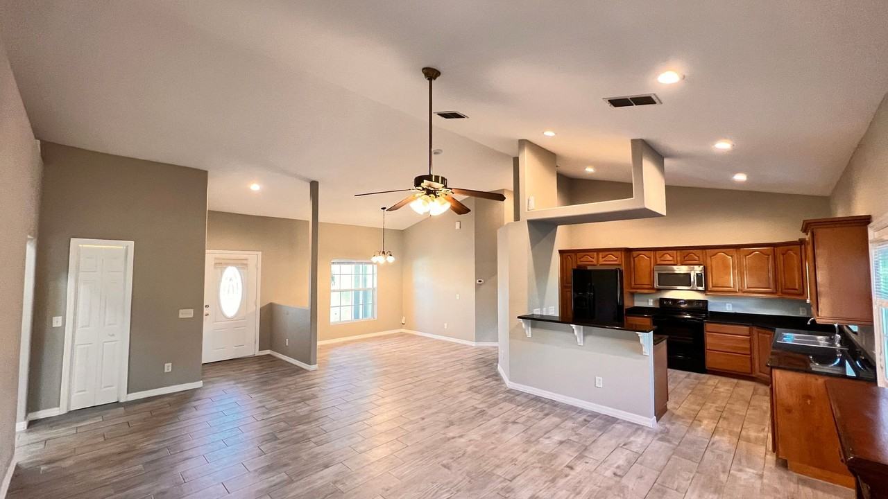 3297 Tallwood Dr - Photo 5 of 35