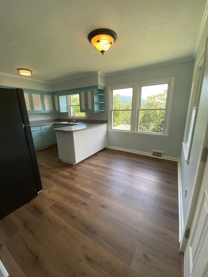 502 Greenbriar Dr - Photo 6 of 19